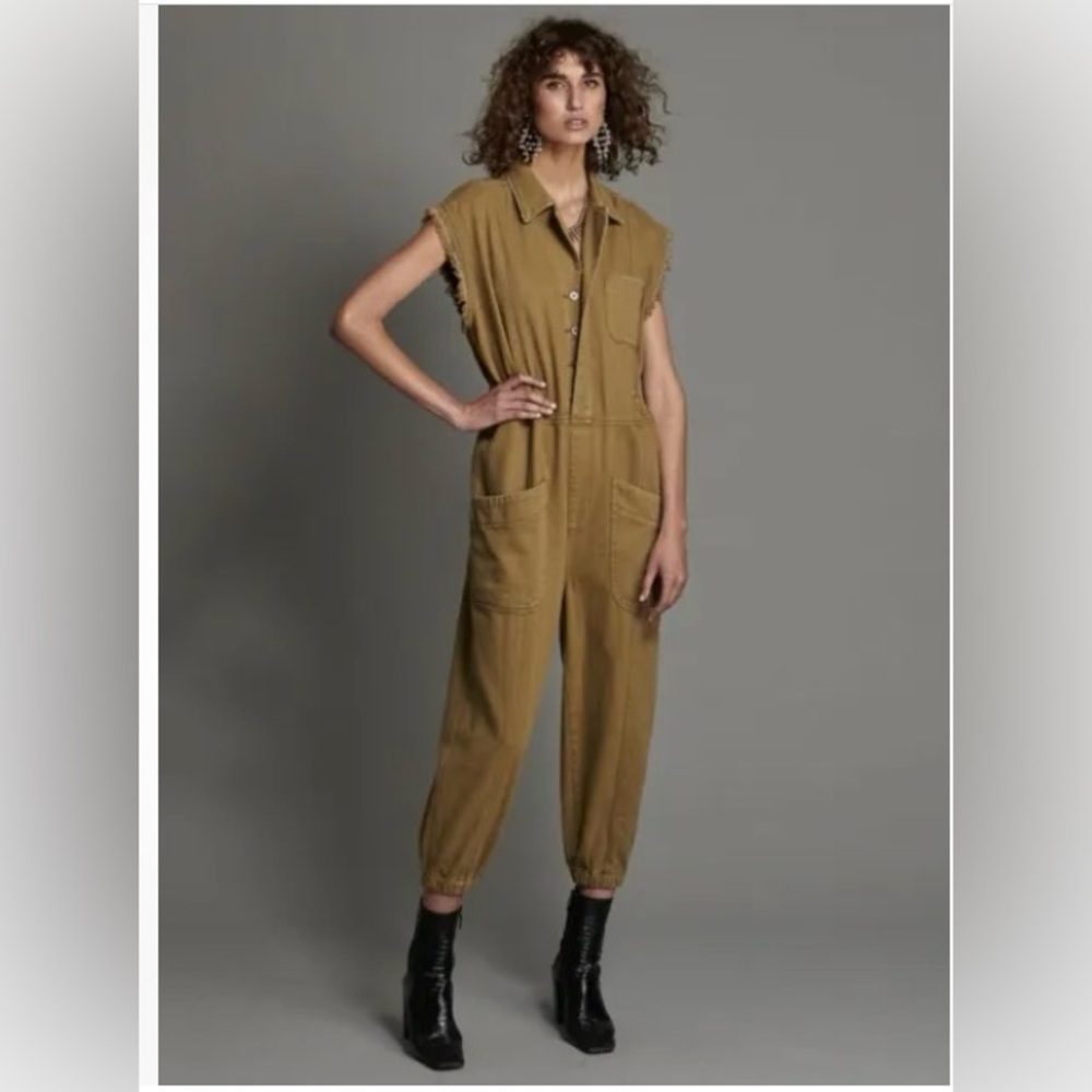 🆕 One Teaspoon Camp Overalls Jumpsuit Khaki Denim
One Piece. Size Large. NWT
